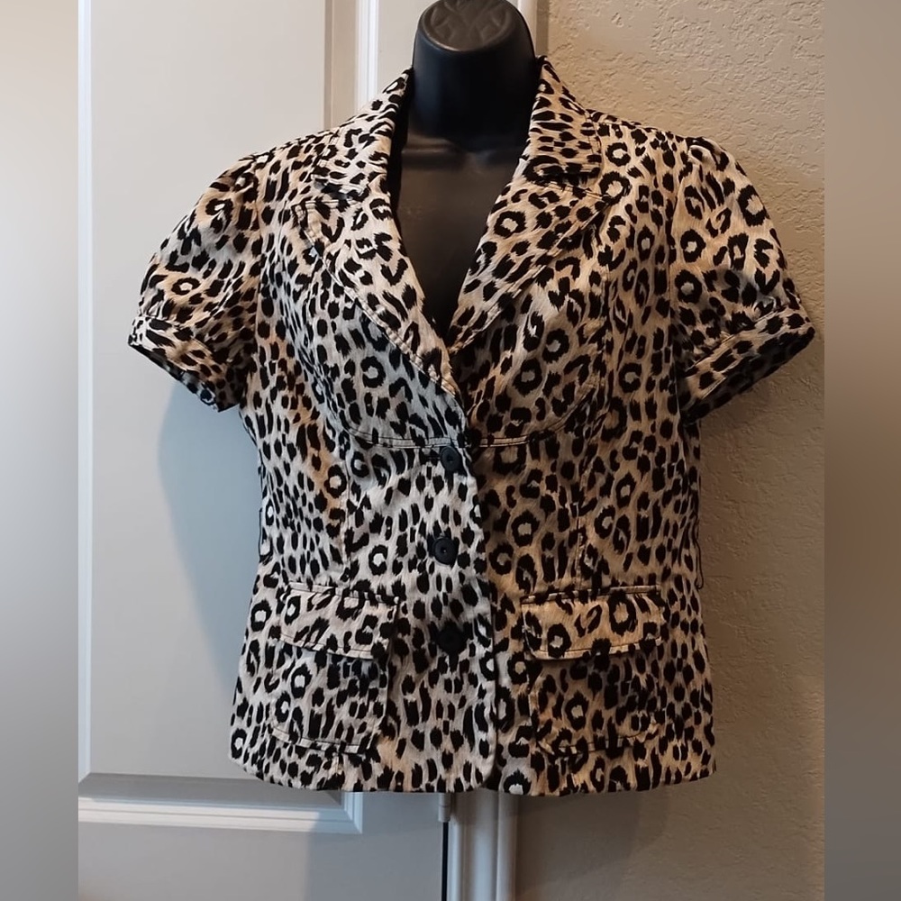 Sharagano Studio Women Leopard Print Short Sleeve Blouse  Size M